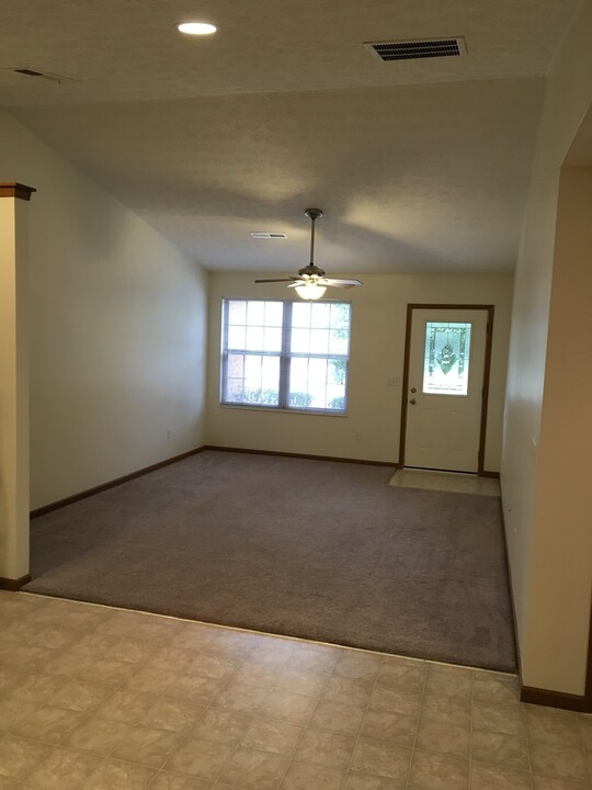 2230 Shamrock Ln in Troy, OH - Foto de edificio