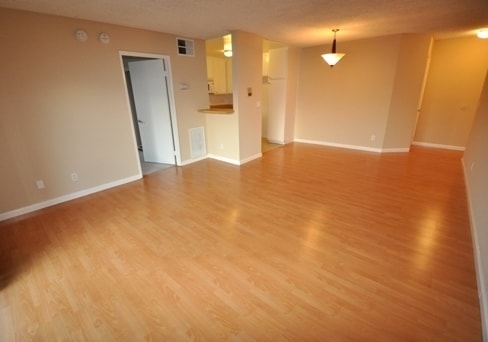 12249 Oxnard St, Unit 104 in Los Angeles, CA - Building Photo - Building Photo