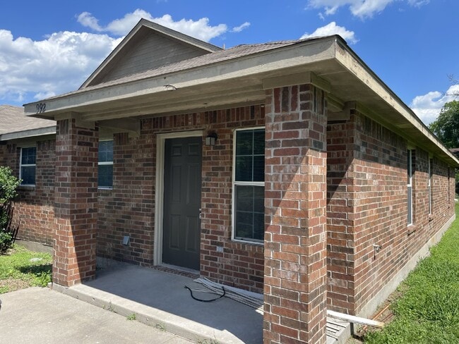 property at 990 W Oak St