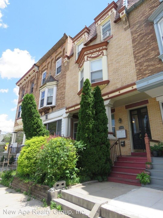 4504 Springfield Ave in Philadelphia, PA - Building Photo