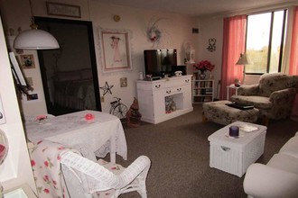 Columbia Court - Senior, 62+ or barrier free in Belleville, MI - Foto de edificio - Interior Photo