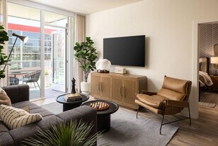 240 S Taaffe St in Sunnyvale, CA - Building Photo