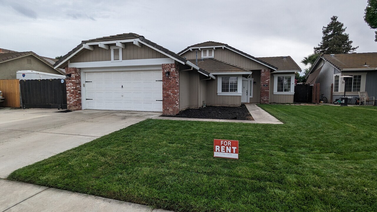 1666 W 4th St in Ripon, CA - Building Photo