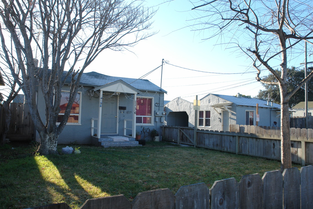 1136 N Sanborn Rd in Salinas, CA - Building Photo