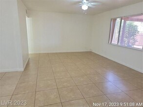 210 S Mallard St in Las Vegas, NV - Building Photo - Building Photo