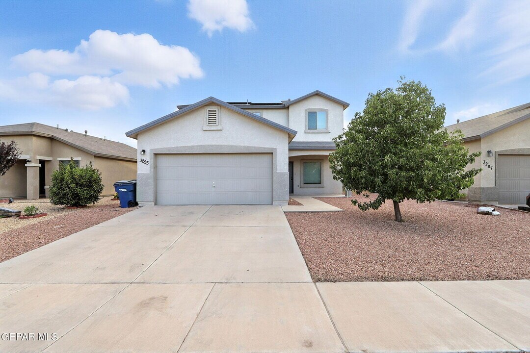 3295 Bashkir Trail in El Paso, TX - Building Photo