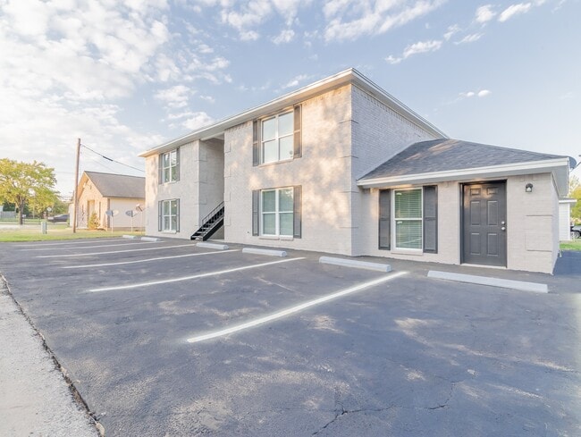 property at 105 Willwood Dr