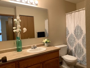 1515 14th Ave E-Unit -11 in West Fargo, ND - Building Photo - Building Photo