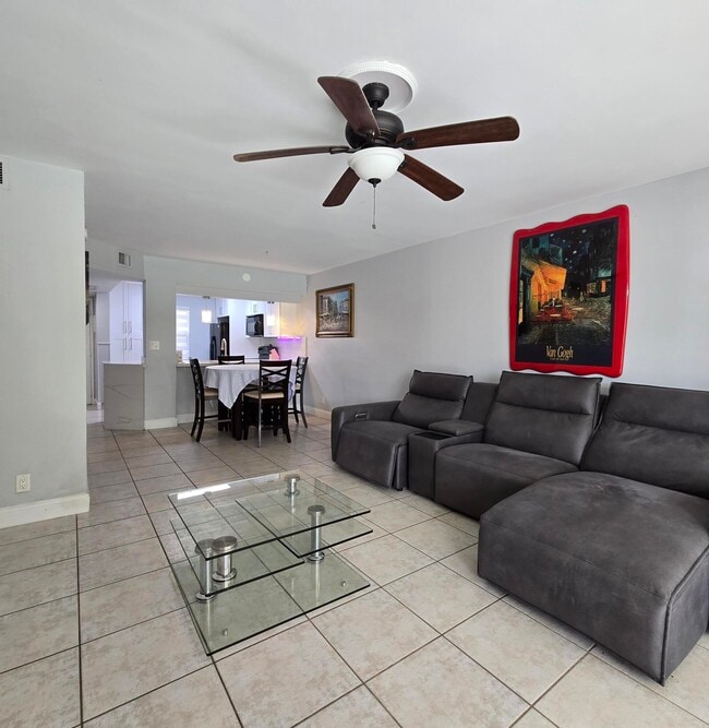 10501 W Broward Blvd in Fort Lauderdale, FL - Building Photo - Building Photo
