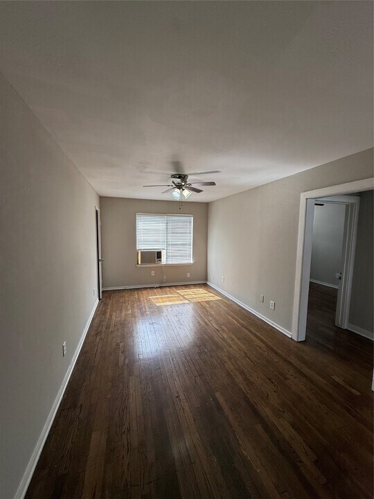 5010 Ennis St in Houston, TX - Building Photo