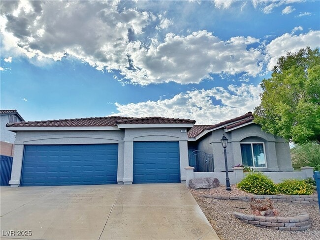 105 Crescent Bay St in Henderson, NV - Building Photo - Building Photo