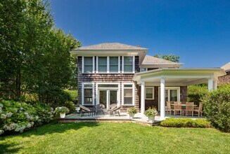 148 Wooley St in Southampton, NY - Building Photo - Building Photo