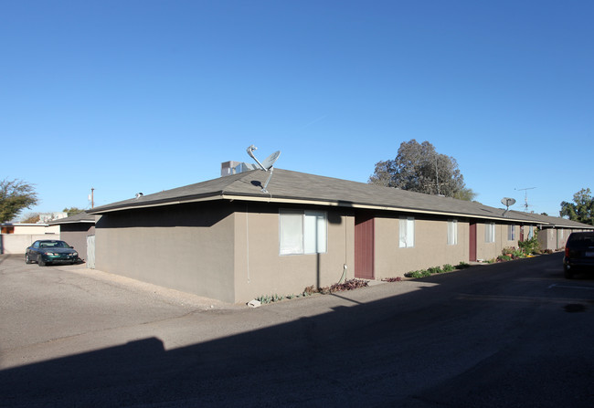 Campbell Village Apartments in Tucson, AZ - Building Photo - Building Photo