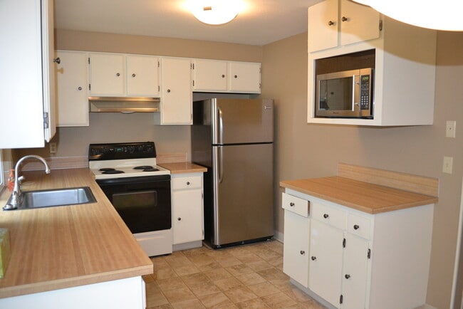 2476 NE Hyde St in Hillsboro, OR - Building Photo - Building Photo