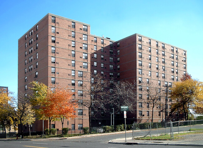 New Community Gardens in Newark, NJ - Foto de edificio - Building Photo