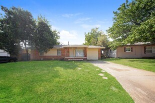 2610 NW Lindy Ave in Lawton, OK - Building Photo