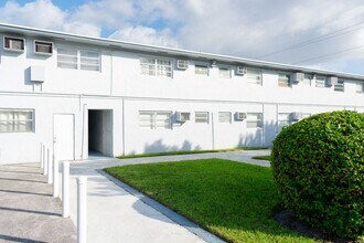 4351 NW 9th St in Miami, FL - Building Photo - Building Photo