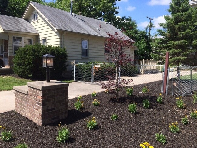 property at 2855 Grayson St