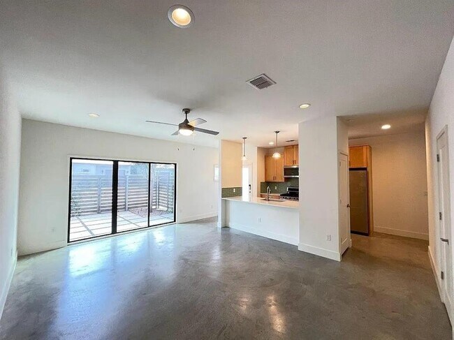 property at 2101 Montopolis Dr