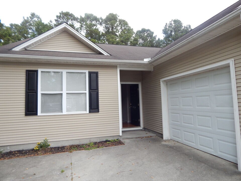 9410 Night Harbor Dr in Leland, NC - Building Photo