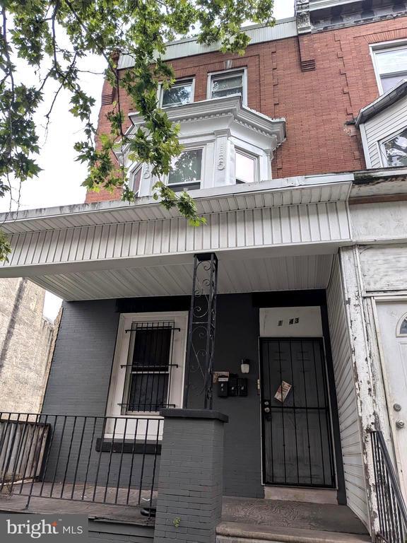 property at 1343 W Pike St