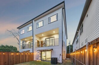 909 Bayonne St in Dallas, TX - Building Photo - Building Photo