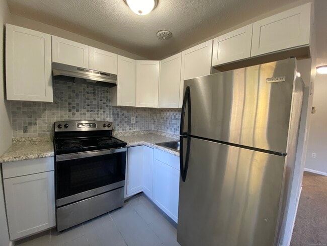 property at 32 Old Foxon Rd