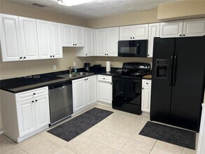 4731 SW 25th Ave in Fort Lauderdale, FL - Building Photo - Building Photo