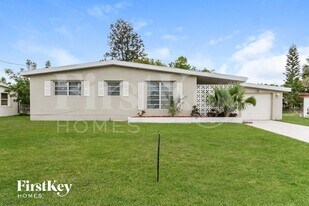 22363 Catherine Ave in Port Charlotte, FL - Building Photo