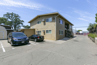 4050 Palm Ave in Sacramento, CA - Building Photo - Building Photo