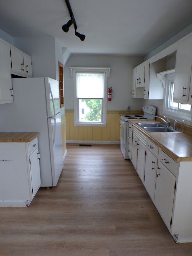 228 Main St in Orono, ME - Building Photo - Building Photo