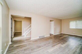 1206 Crater Lake Ln in Worthington, OH - Building Photo - Building Photo