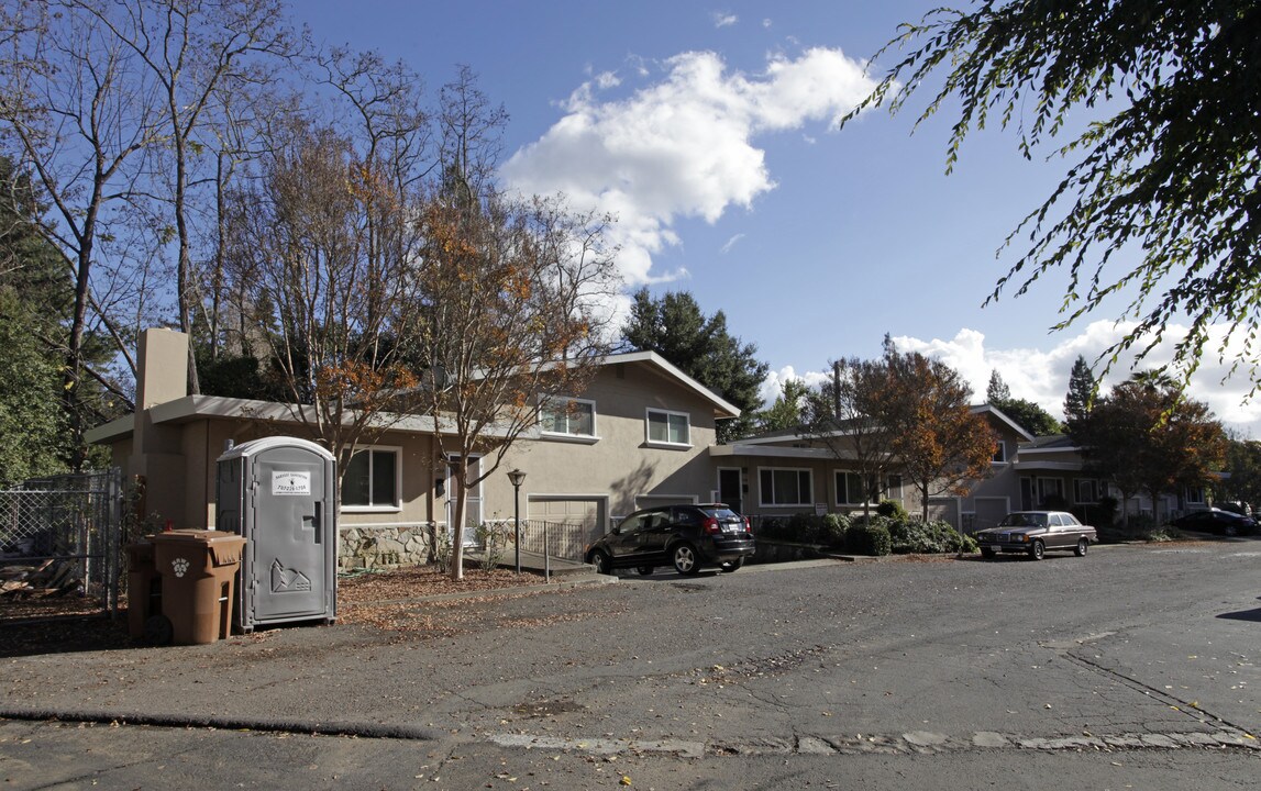 1200 Walnut St in Napa, CA - Building Photo