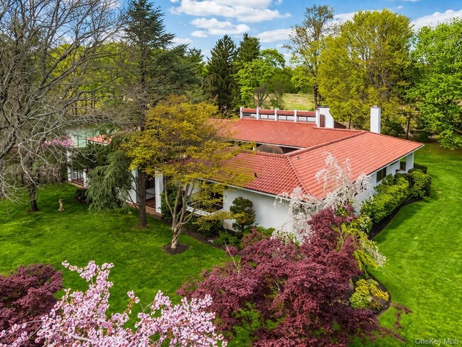 property at 8 Plaka Ct