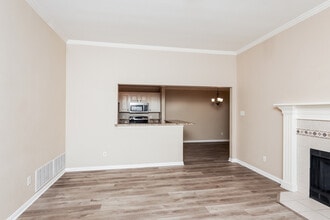 3000 Huntington Ct in Waxahachie, TX - Foto de edificio - Building Photo
