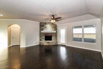 4112 Bridle Path Ln in Sanger, TX - Foto de edificio - Building Photo
