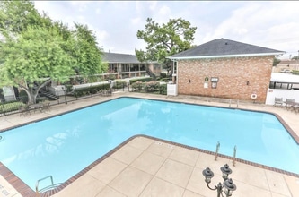 14333 Memorial Dr, Unit 39 in Houston, TX - Foto de edificio - Building Photo