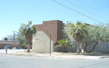 3782 E Flower St in Tucson, AZ - Foto de edificio - Building Photo