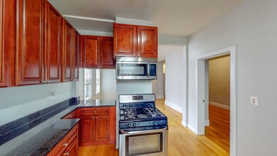 317 W 4th St, Unit 4 Bedroom in Boston, MA - Building Photo - Building Photo