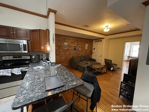 71 Gainsborough St, Unit 302 in Boston, MA - Building Photo - Building Photo