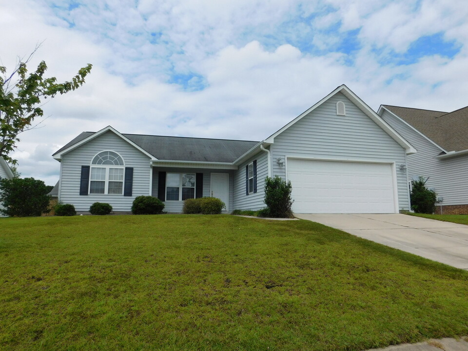 224 Sellhorn Blvd in New Bern, NC - Foto de edificio