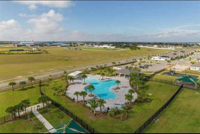 901 Orchid Grove Blvd in Davenport, FL - Foto de edificio - Building Photo