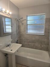 2000 NW 2nd Ct in Boynton Beach, FL - Building Photo - Building Photo