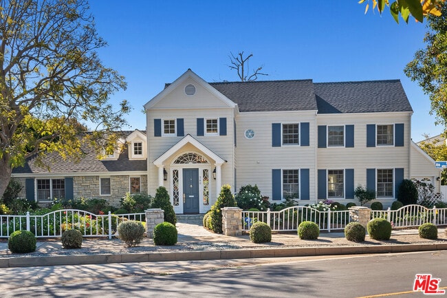 360 Alma Real Dr in Los Angeles, CA - Building Photo - Building Photo