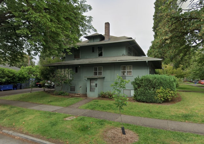 property at 612 W 10th Ave
