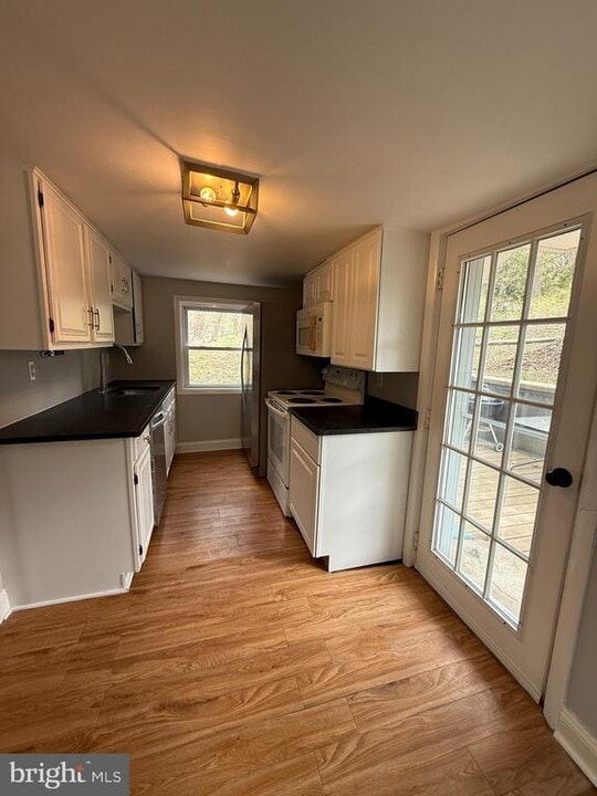 123 Brunswick Ave in Lambertville, NJ - Building Photo