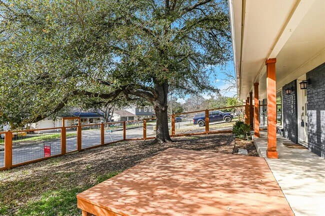 7105 Meadowood Dr in Austin, TX - Building Photo - Building Photo