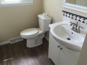 2626 Texel Dr in Kalamazoo, MI - Building Photo - Building Photo