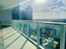 1080 Brickell Ave in Miami, FL - Building Photo