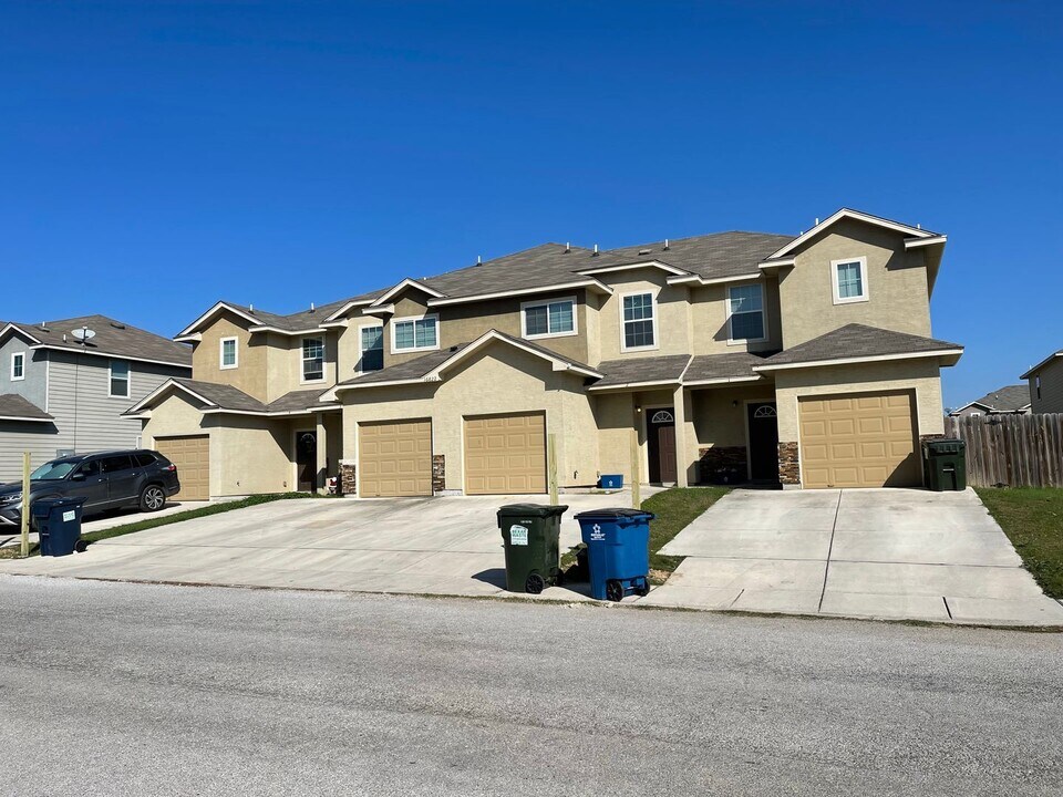 16822 Showdown Path in Selma, TX - Building Photo